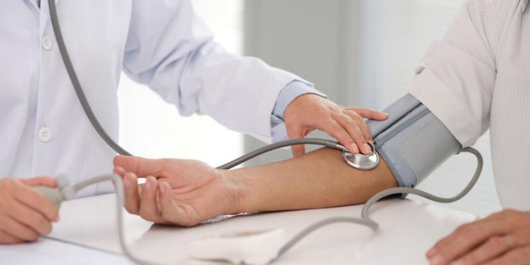Northwestern Medicine: "Medicamentos populares para la hipertensión no aumentan la gravedad de la COVID-19"