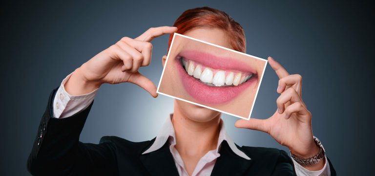 Los antibióticos y su estratégico uso para el tratamiento de las encías