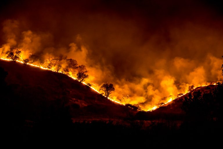 Opositor ruso en coma; devastación en California