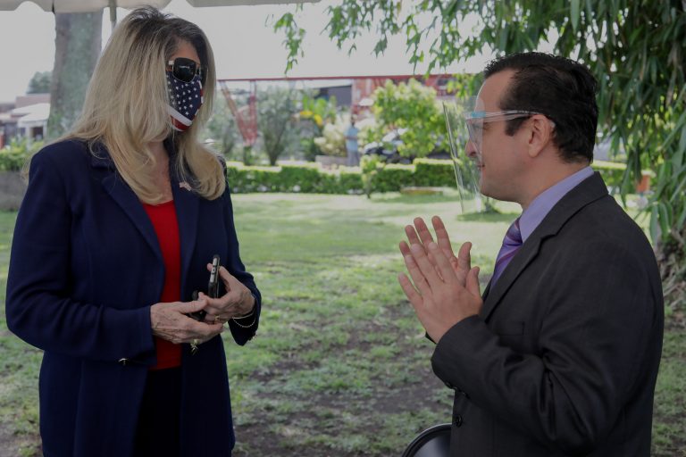 Embajadora de EEUU califica de "amenaza" matriz de empresa china que amplía Ruta 32