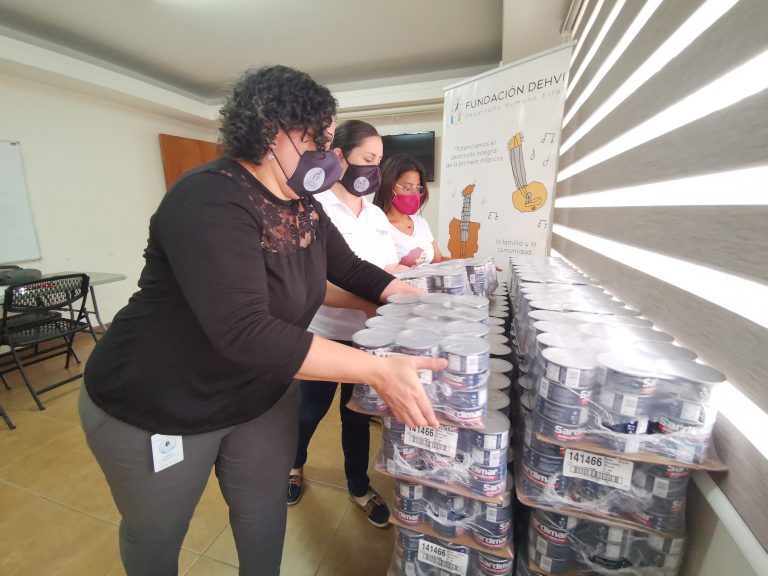 Fundación DEHVI recibió donación de 4800 latas de atún para sus centros infantiles