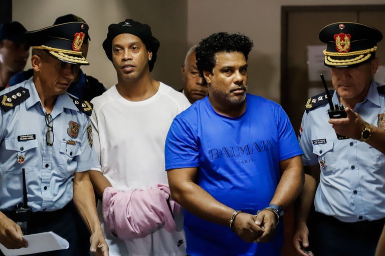 Imagen principal del artículo: Fiscalía paraguaya liberó a Ronaldinho y su hermano a cambio de $200.000