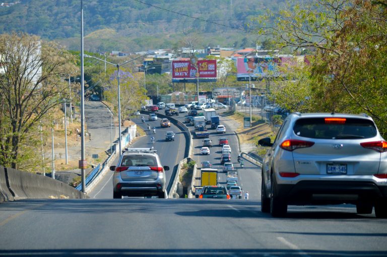 Restricción vehicular no aplicará durante las vacaciones de medio año