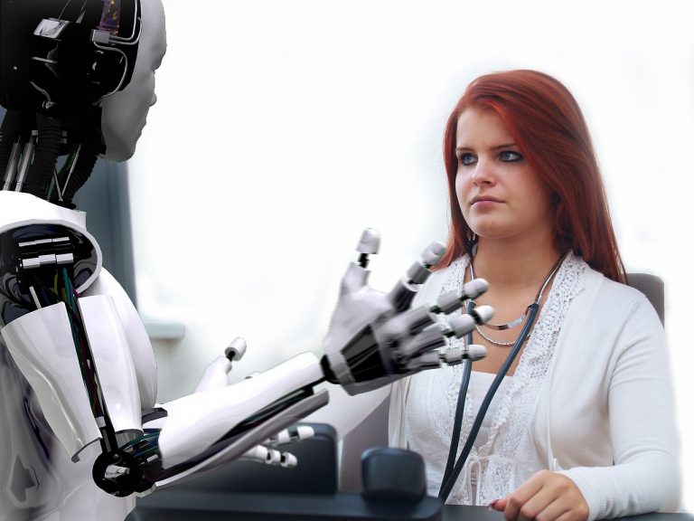 Robots versus logística, el marcado uso y aplicación de la inteligencia humana y la artificial