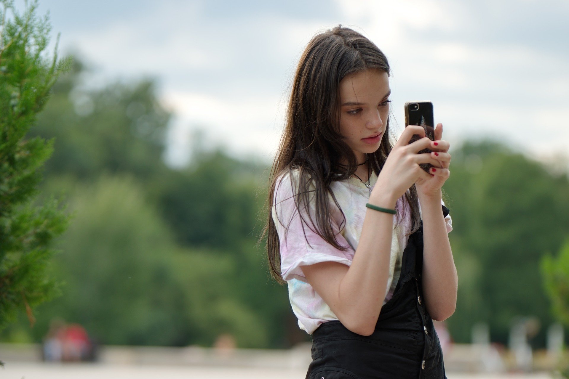 Imagen principal del artículo: Smartphones could be harmful for young users