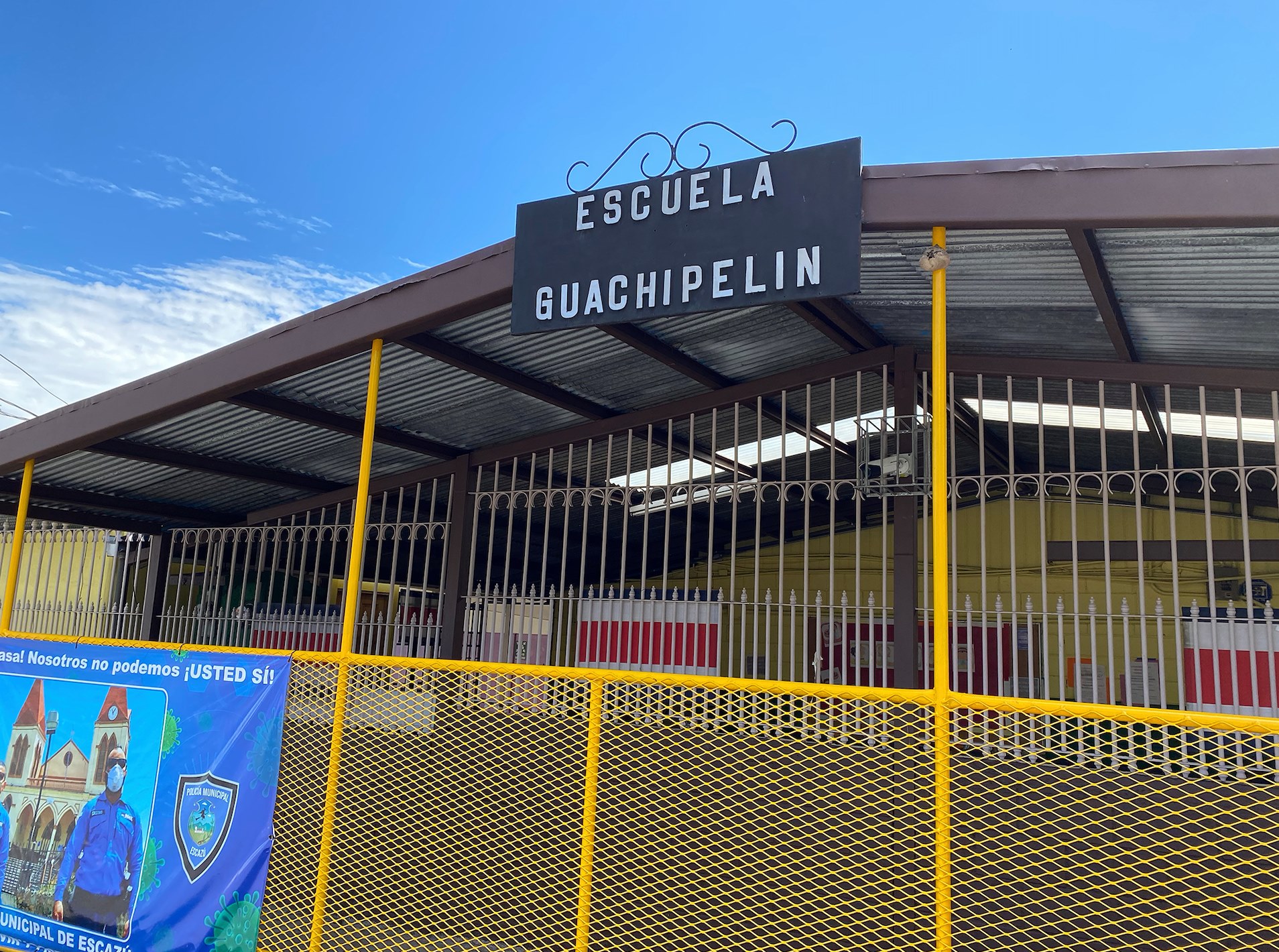 Imagen principal del artículo: Escuela de Guachipelín recibe sistema para producir electricidad de manera más limpia