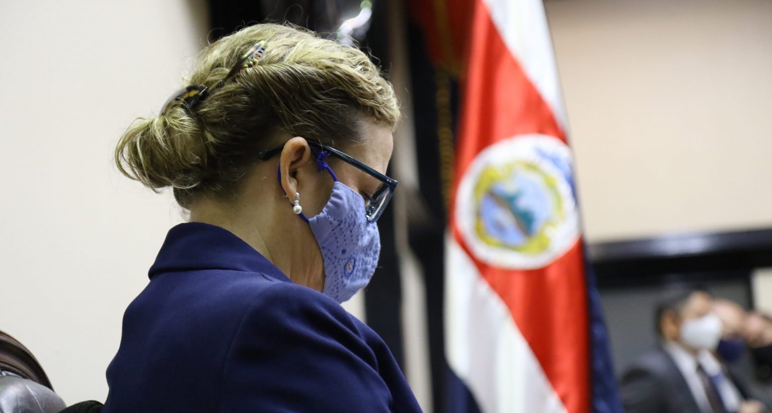 Imagen principal del artículo: Pandemia aprieta, Crespo flota, y el FMI...