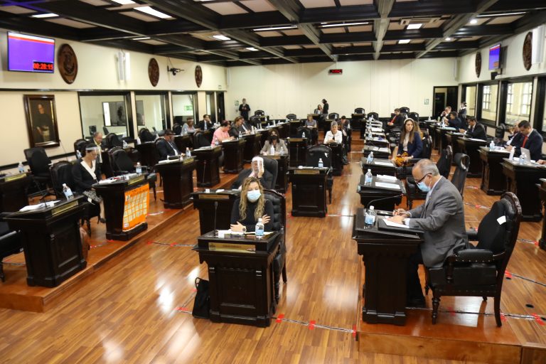 Diputados que no usen mascarilla a partir del lunes no podrán entrar a las sesiones