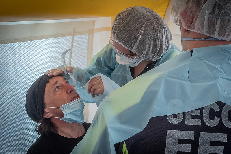 Imagen principal del artículo: Los requisitos que deben cumplir las empresas para aplicar pruebas de antígenos en centros de trabajo