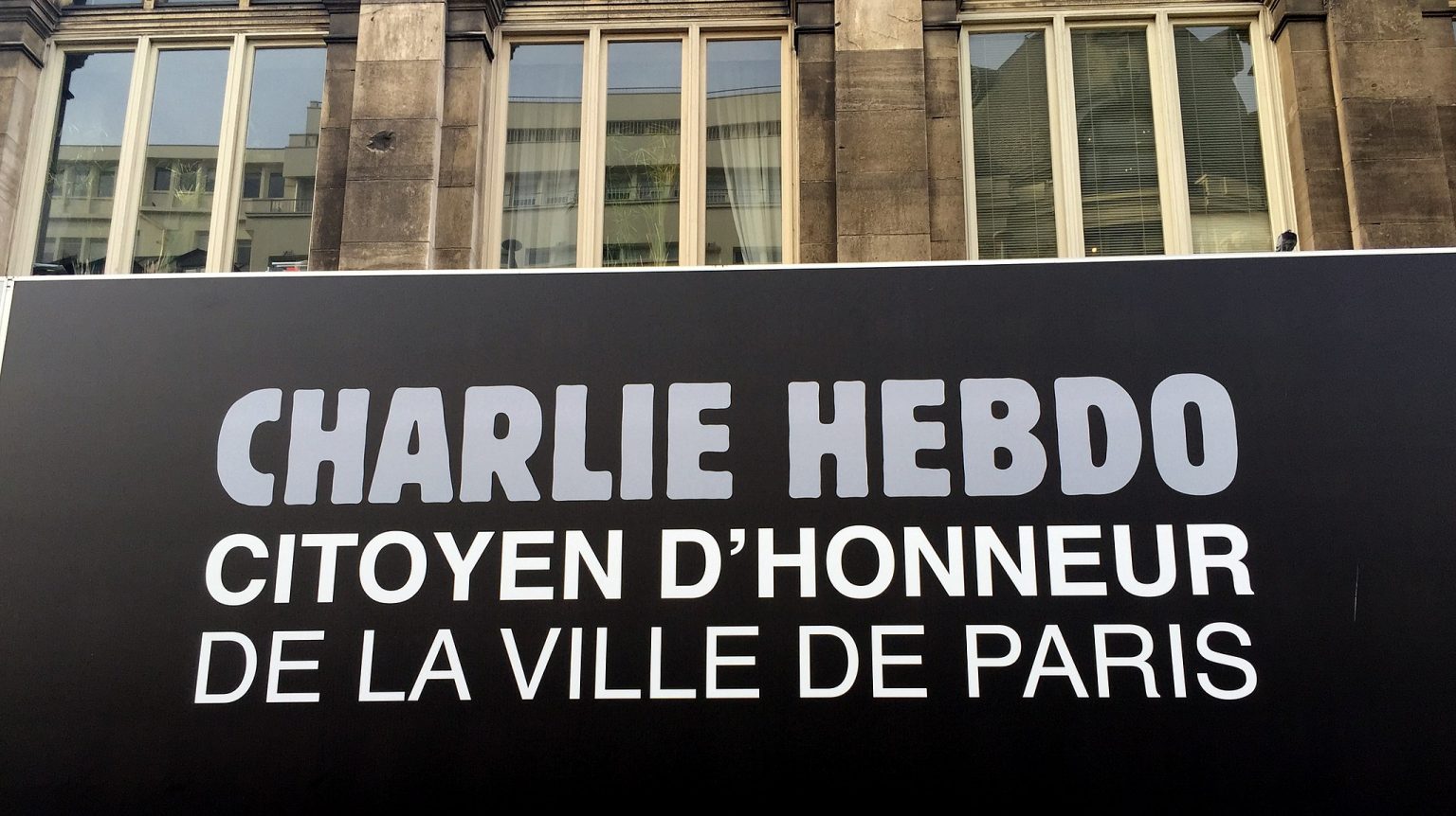 Imagen principal del artículo: Inicia Juicio por caso Charlie Hebdo; nueva interferencia rusa en EEUU