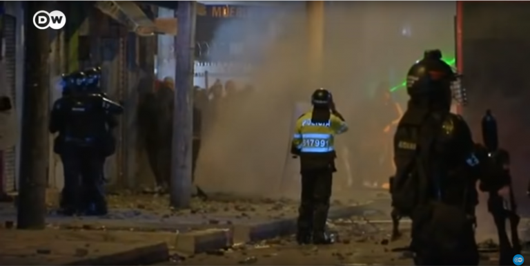 Violentas protestas en Colombia; gran incendio en Beirut