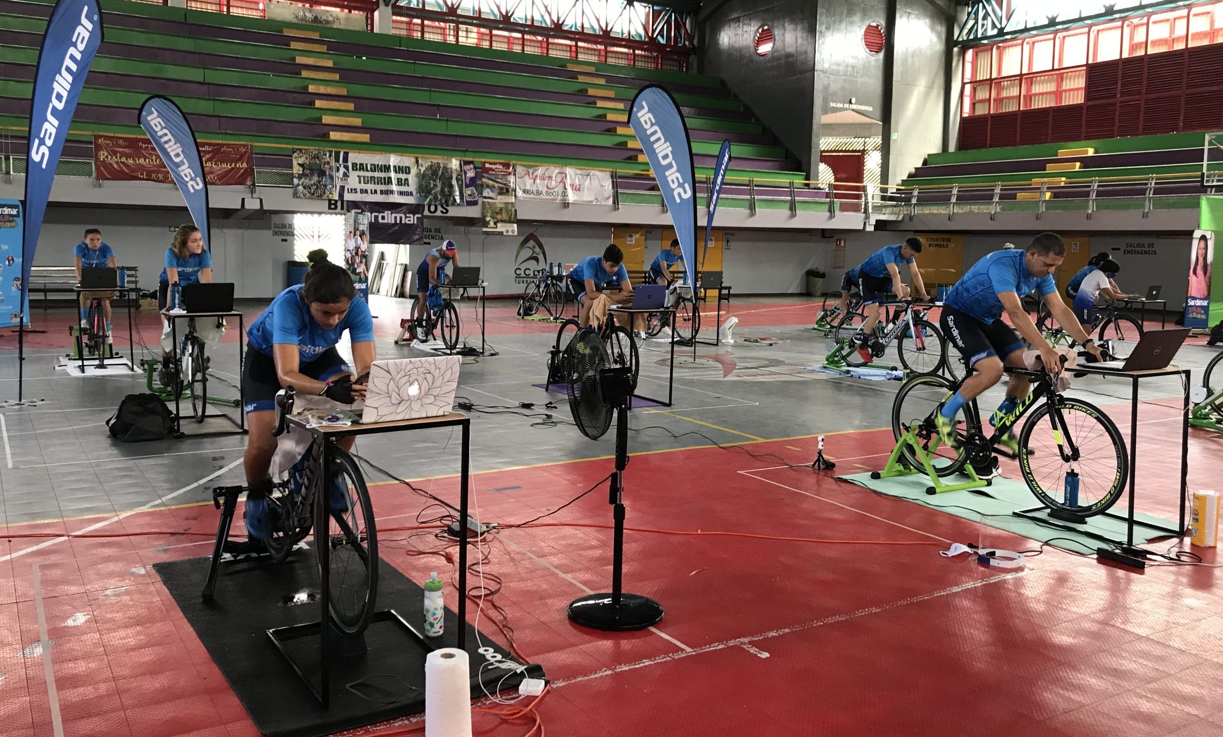 Imagen principal del artículo: Triatletas de Turrialba donaron 150 diarios de comida a familias afectadas por la COVID-19