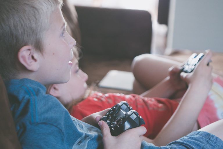 Aprenda a reconocer cuando un videojuego es beneficioso o dañino