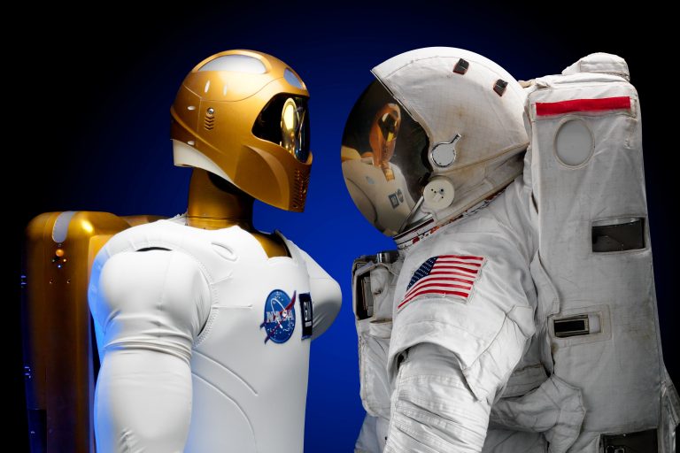 El aumento en el reemplazo del talento humano derivado de la ciencia y tecnología