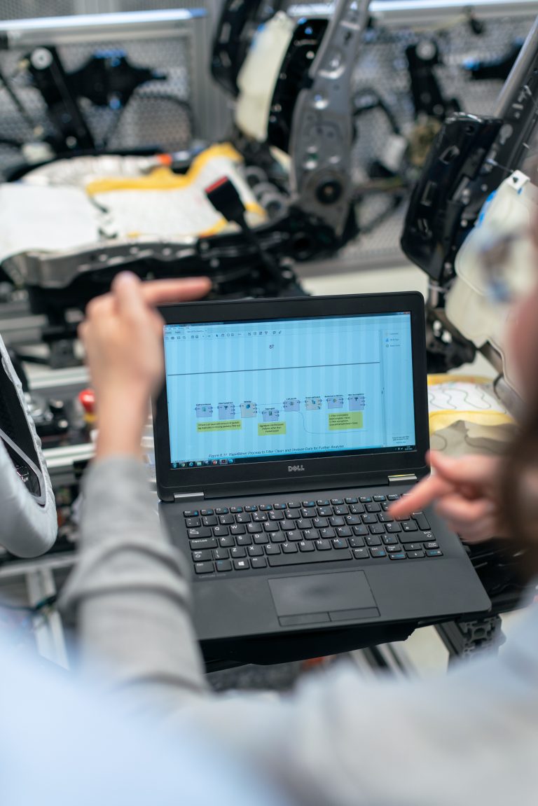 Proyectos de desarrollo de software requieren un gestionamiento preciso de costos y riesgos