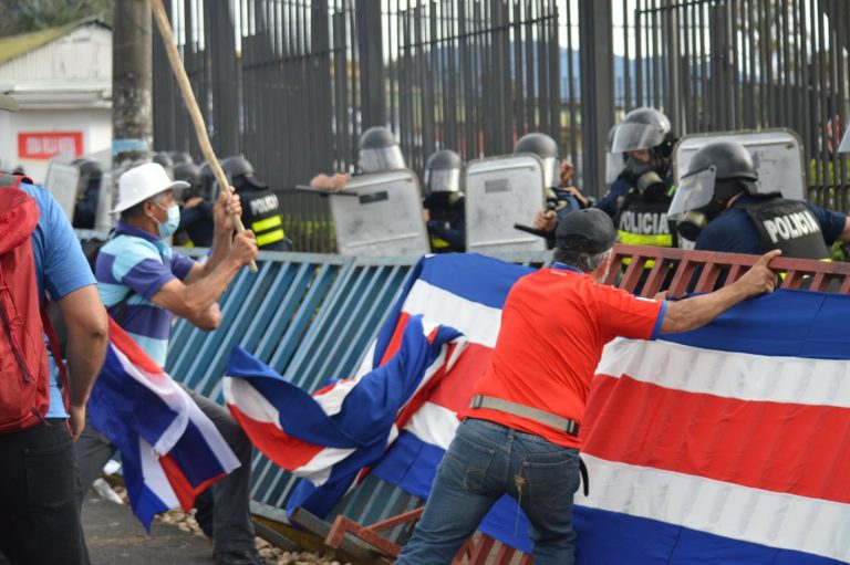Sala IV rechaza reclamo por intervención de la Policía durante violenta protesta en Casa Presidencial