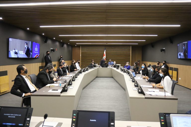 En maratónica sesión, Comisión aprueba aumentar presupuesto 2021 en 26.680 millones