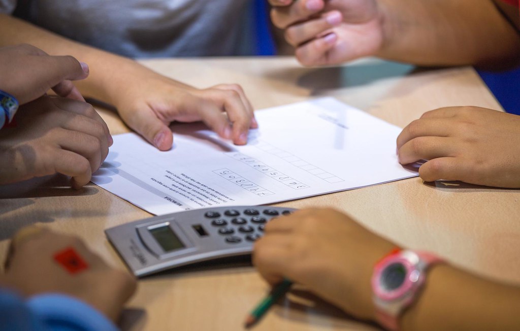 Imagen principal del artículo: Estudiantes de 79 escuelas en zonas vulnerables aprenderán sobre educación financiera