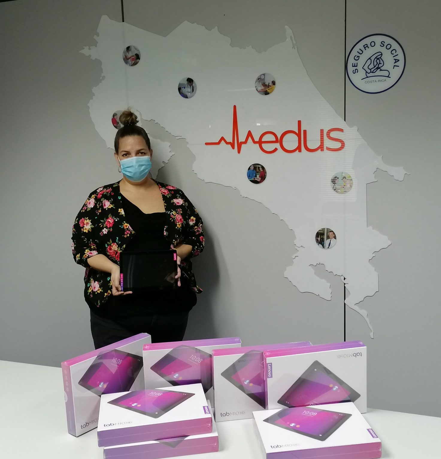 Imagen principal del artículo: Donación de tabletas permitirá a pacientes internados con COVID-19 comunicarse con familiares