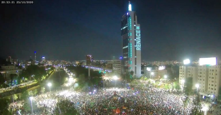 Aplastante resultado: Chile votó por deshacerse de la Constitución de la dictadura de Pinochet