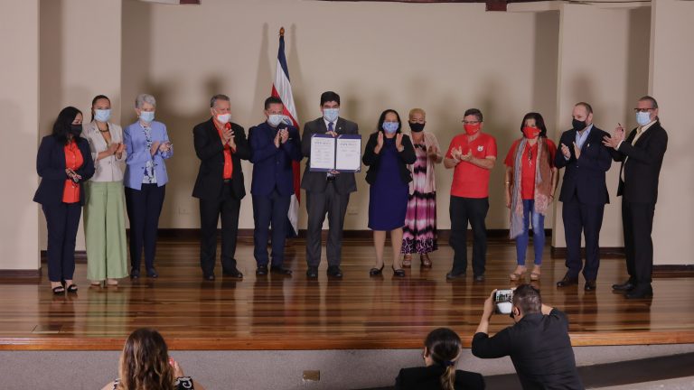 De Célimo, Hacendarios, Hacienda y la convención colectiva del MEP