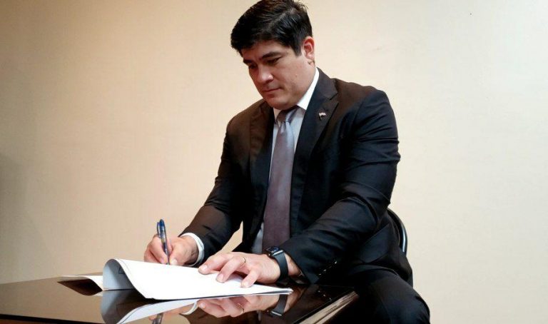 Presidente firma ley para retiro acelerado del ROP por los próximos 10 años