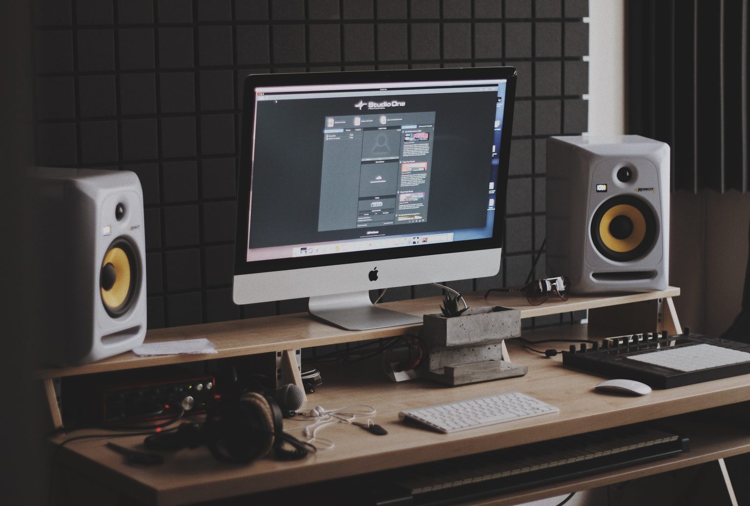 Imagen principal del artículo: La música electrónica en latinoamérica resurge gracias al fácil acceso de las tecnologías