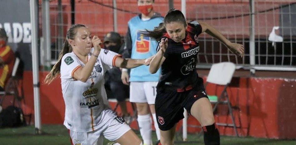 Imagen principal del artículo: Club Sport Herediano femenino pone una mano en el título nacional 2020