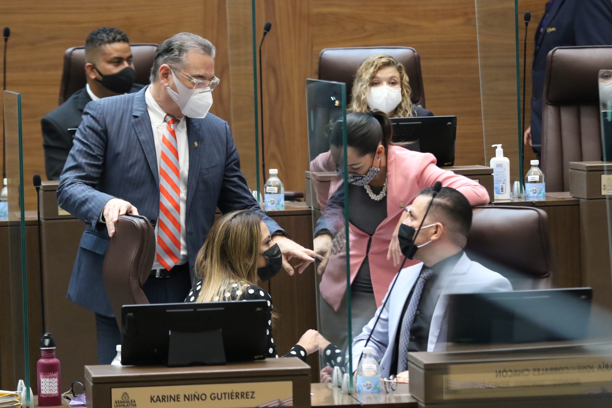 Imagen principal del artículo: Plenario interpelará a ministra de Educación; rechaza hacerlo con ministro de Seguridad