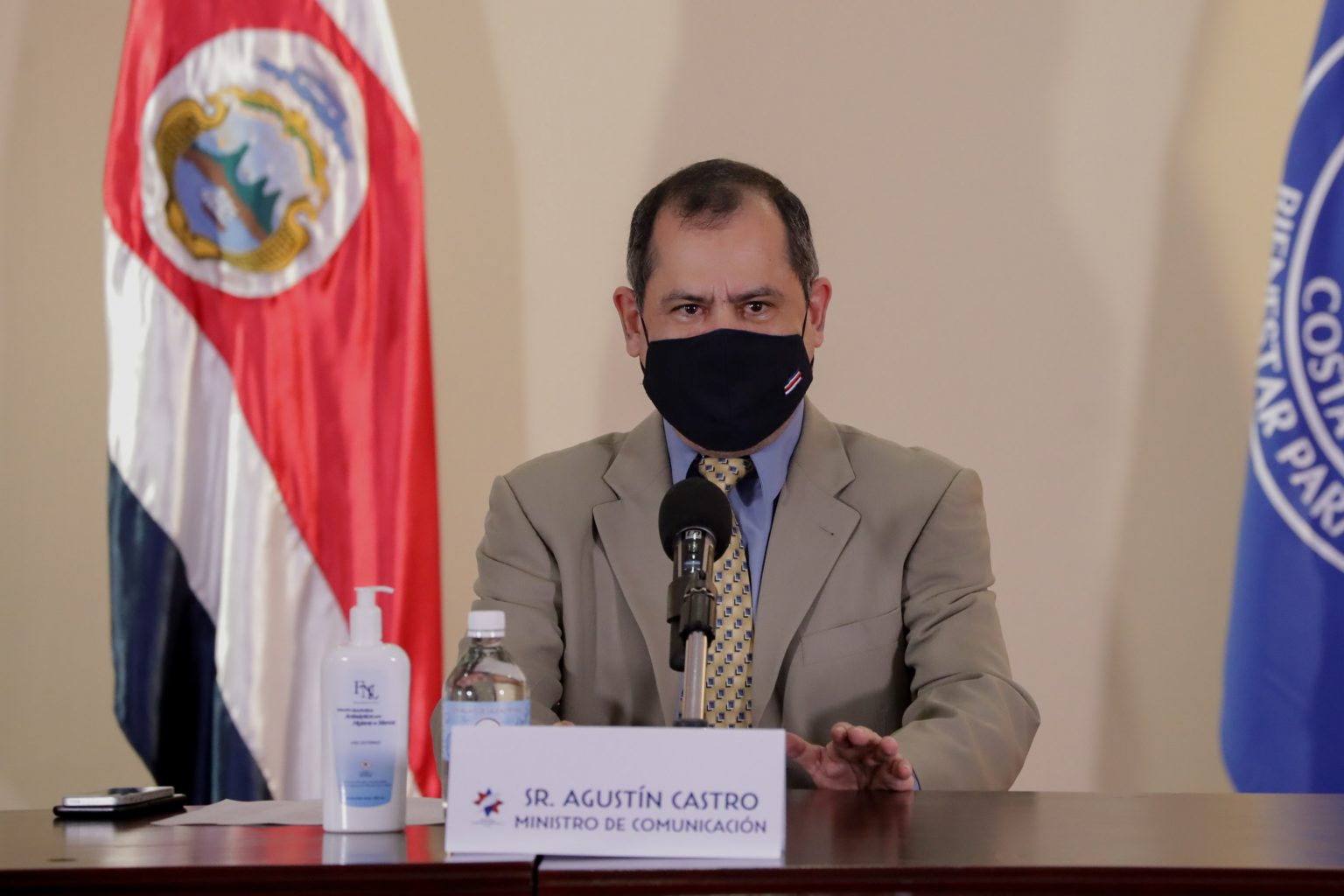 Imagen principal del artículo: Presidencia mantendrá reducción del 15% en salarios de jerarcas durante 6 meses más