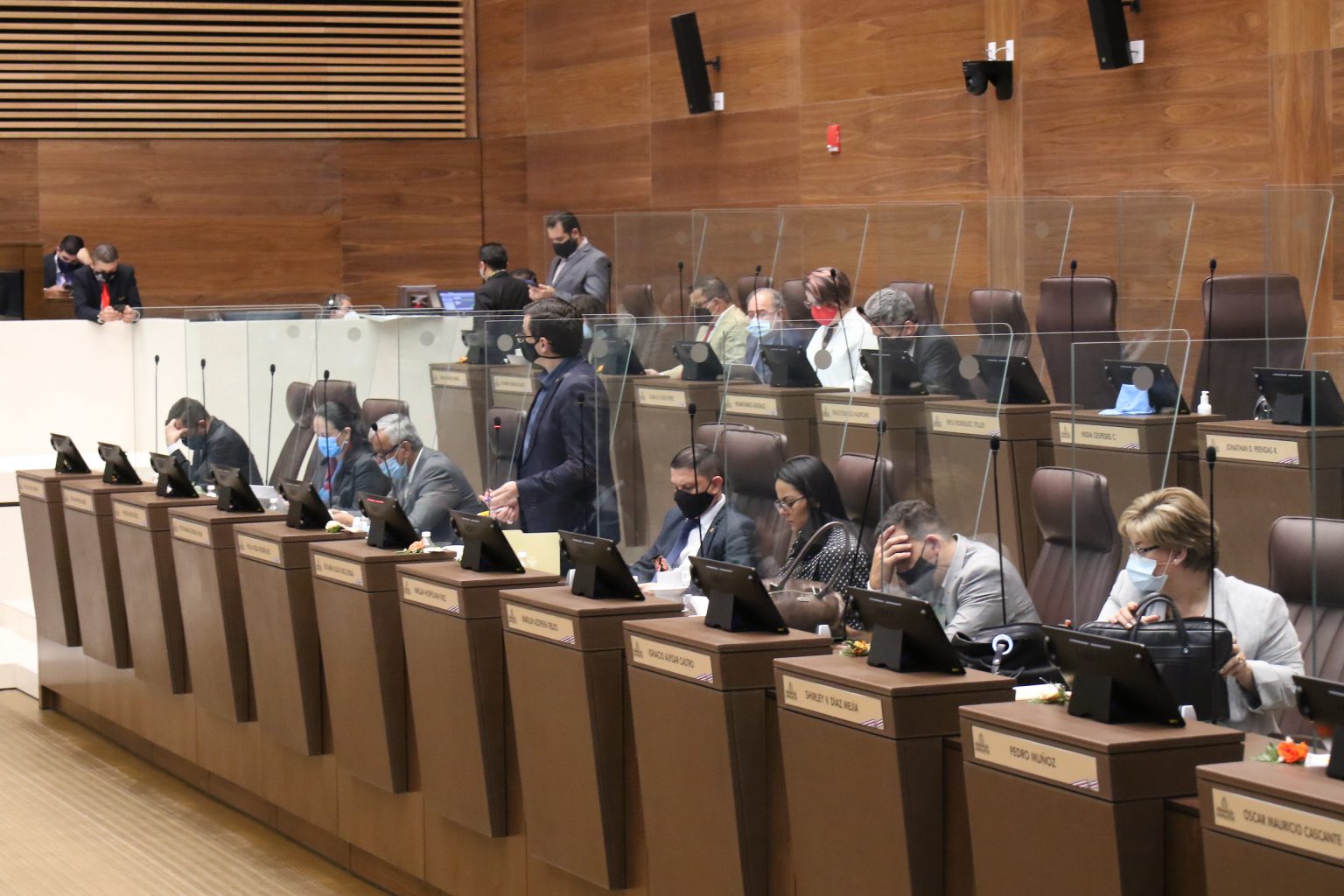 Imagen principal del artículo: Diputados aprueban moción sobre llamado nacional para "orar" por la situación pandémica