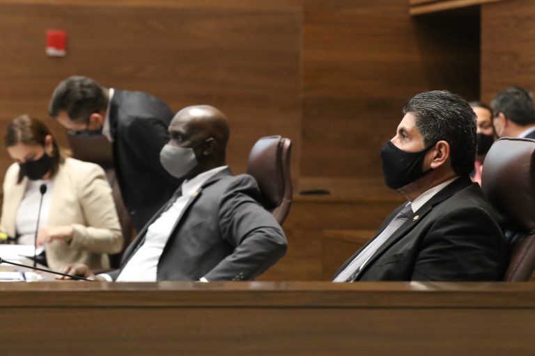 Asamblea revierte 19 nombramientos que violaban norma presupuestaria aprobada por diputados