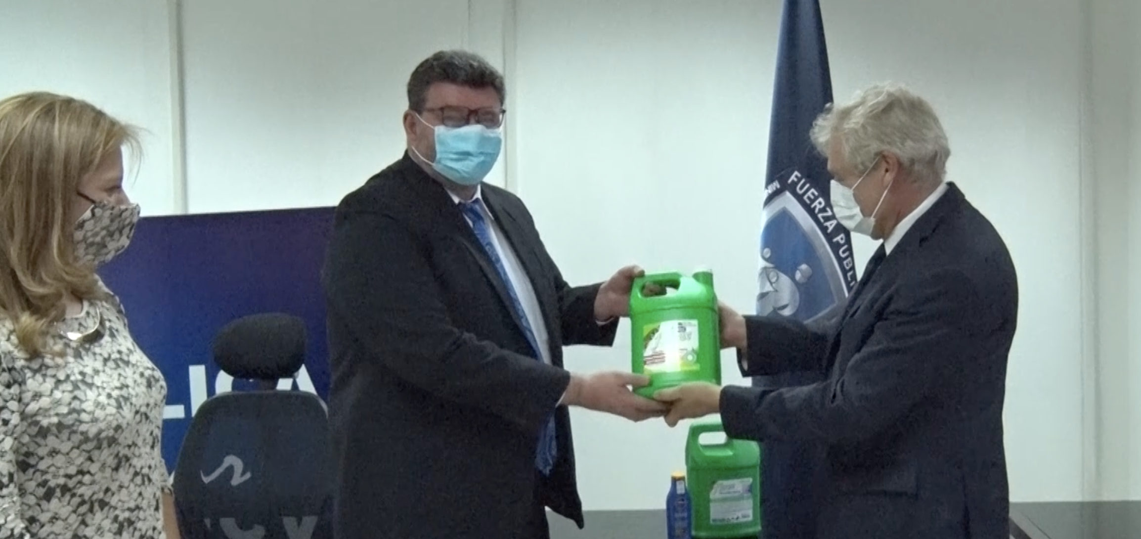 Imagen principal del artículo: Embajada francesa en Costa Rica donó 25 mil euros en productos sanitarios para policías