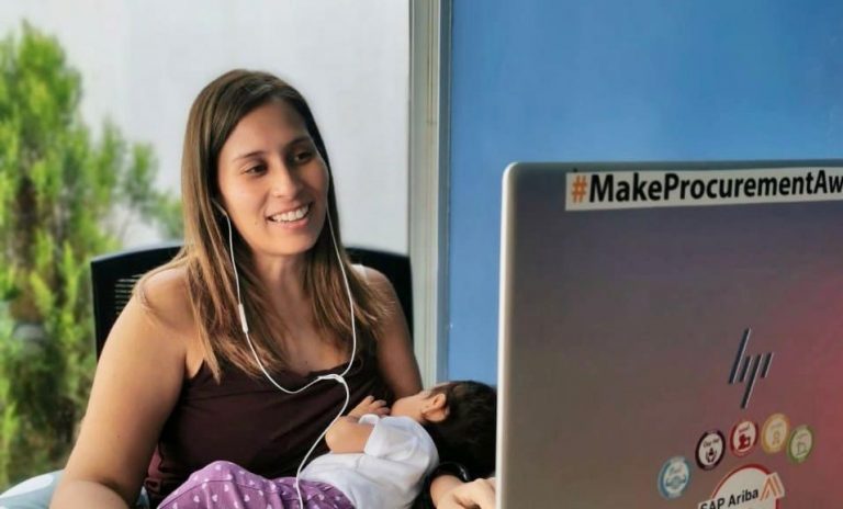Coca-Cola FEMSA amplía licencia de maternidad e implementa jornadas flexibles para colaboradores