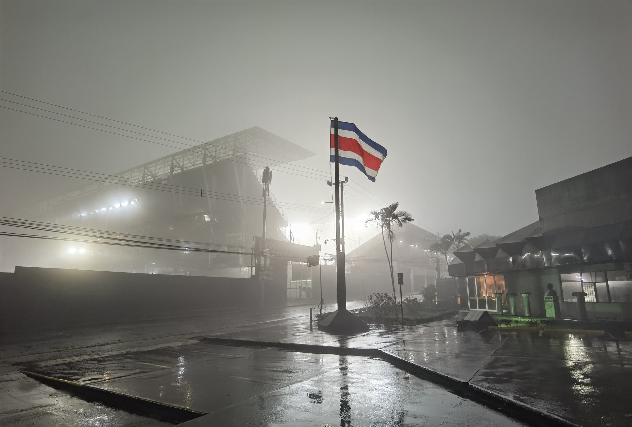 Imagen principal del artículo: Sonríe el baloncesto femenino y el fútbol masculino costarricense
