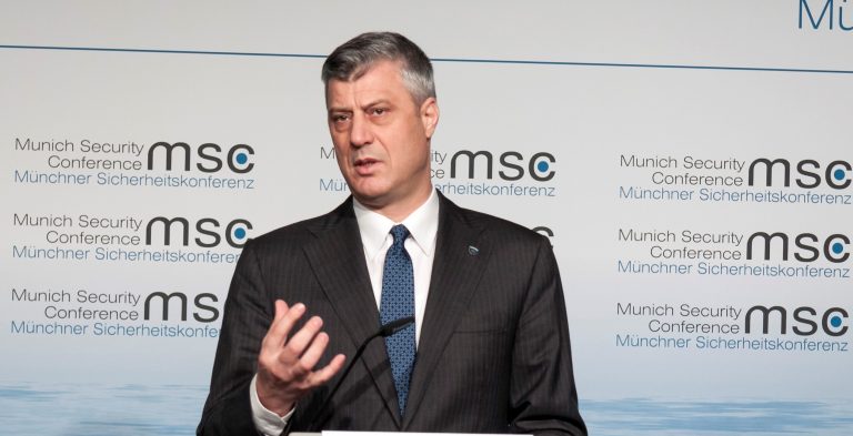 Renuncia presidente de Kosovo