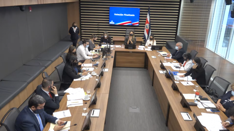 Paola Vega presenta 42 mociones a proyecto que pretende reconocer derechos a "no nacidos"