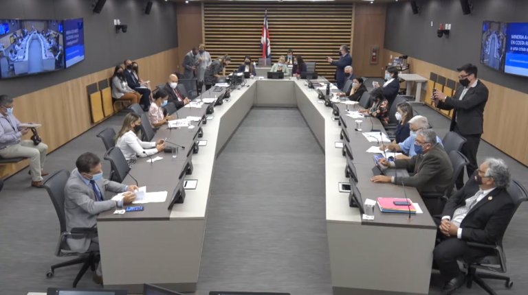 Comisión avala proyecto para restringir huelgas en el Poder Judicial