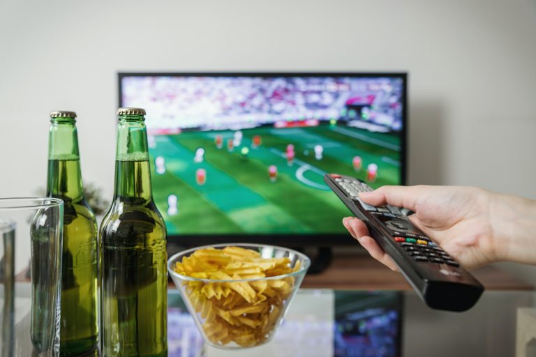 Aprobado dinero para vacunas contra COVID-19; trazabilidad de licores y su patrocinio en el deporte