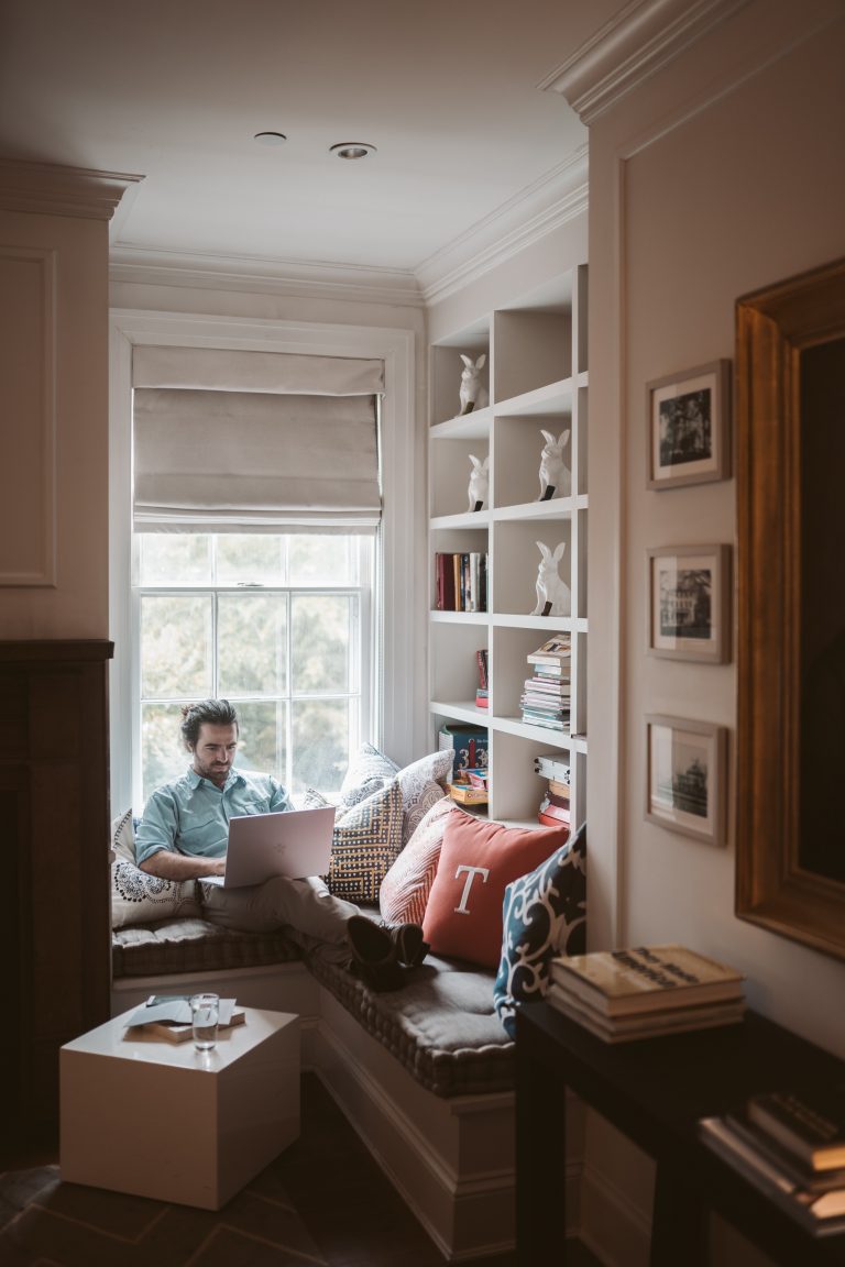 Trabajo remoto, ergonomía y el cómo se acoplan de una manera adecuada