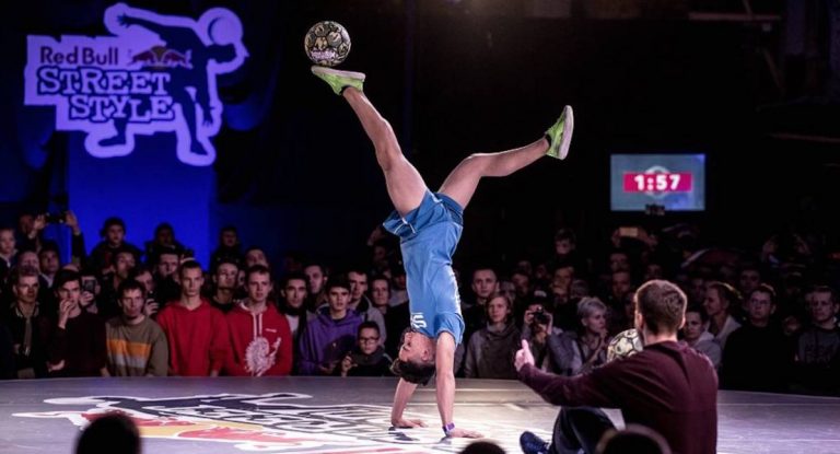 Turrialbeño de 18 años quedó campeón latinoamericano de fútbol freestyle