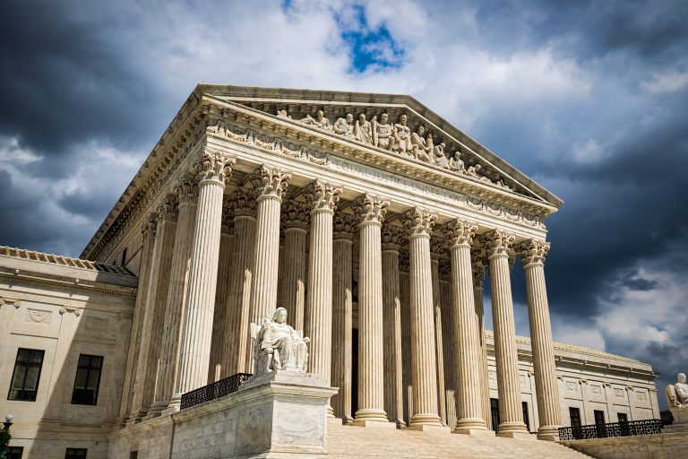 Corte Suprema de EE.UU. rechaza demanda de Texas y Trump contra el resultado electoral