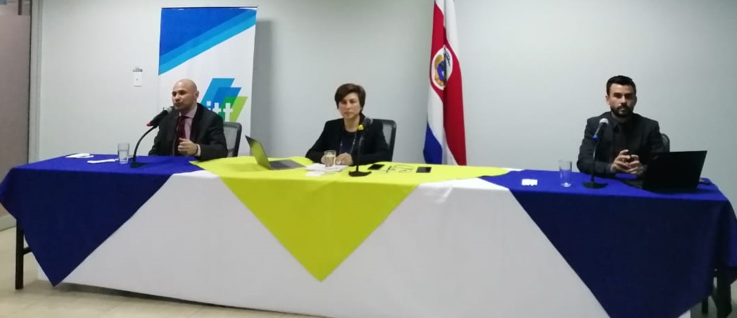 Imagen principal del artículo: Encuesta Micitt: 9 de cada 10 personas en el país no conocen alguna mujer científica costarricense