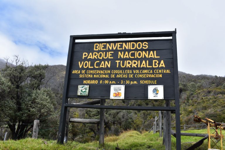 Volcán Turrialba vuelve a abrir al público luego de casi un mes de cierre