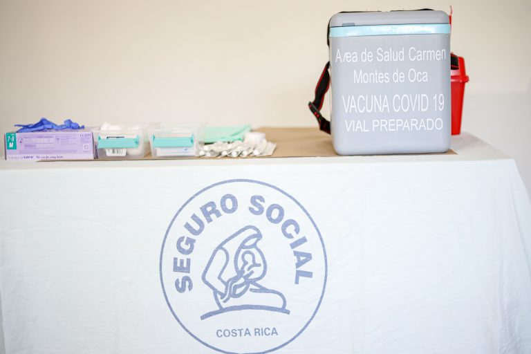 Auditoría de la CCSS pide a directores certificar listas de personas a vacunar contra la COVID-19