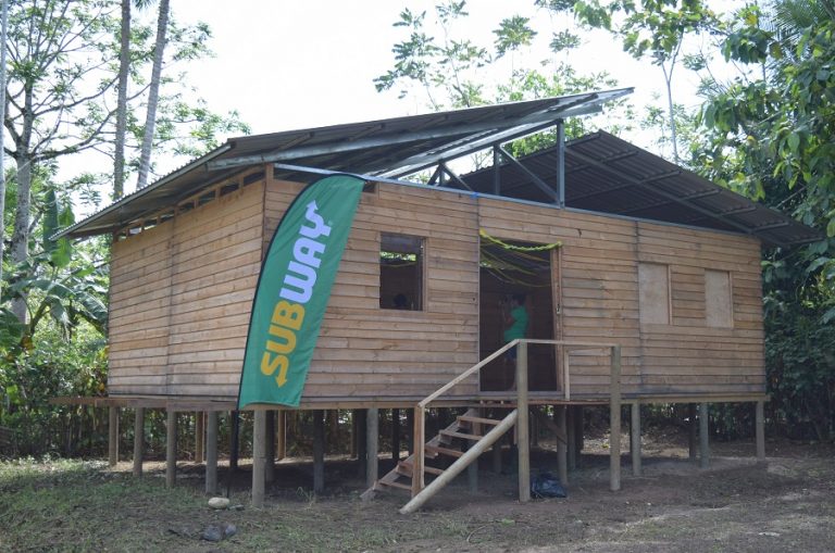Salón Comedor beneficia a 40 familias de El Tecal de Matina