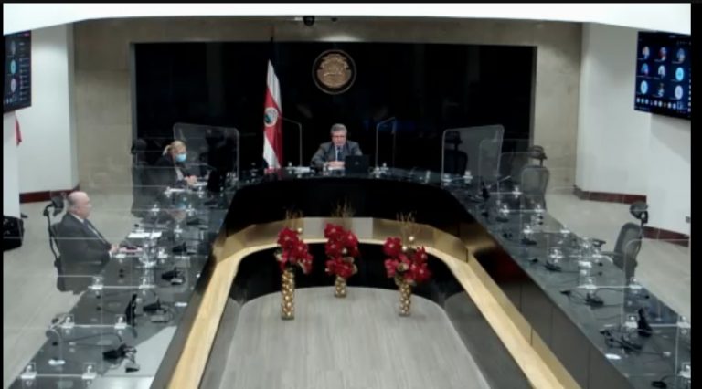 Tras dos horas de discusión, Corte decide que sí va a discutir informe sobre su proceso de elección