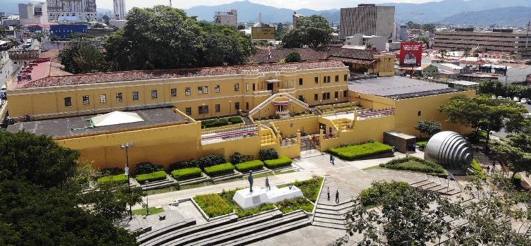Estadounidense enamorada Costa Rica nos presenta un viaje de realidad virtual al 48