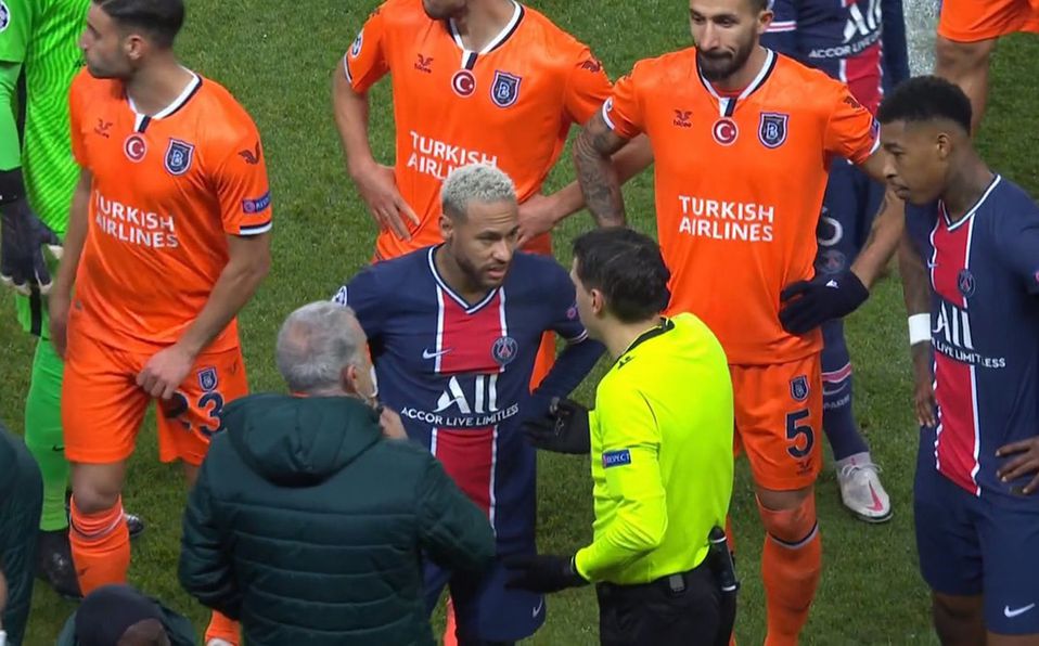Imagen principal del artículo: PSG e Istanbul BB abandonan partido de Champions League por comentarios racistas del cuarto árbitro