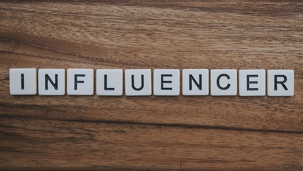 Influencer por contrato: el nuevo rol del trabajador